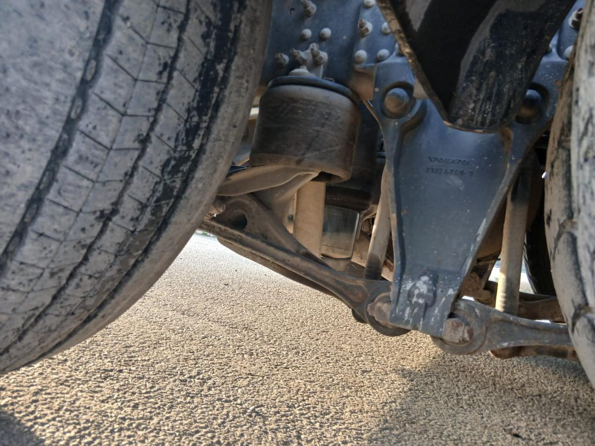 Camión multibasculante Volvo FMX 410