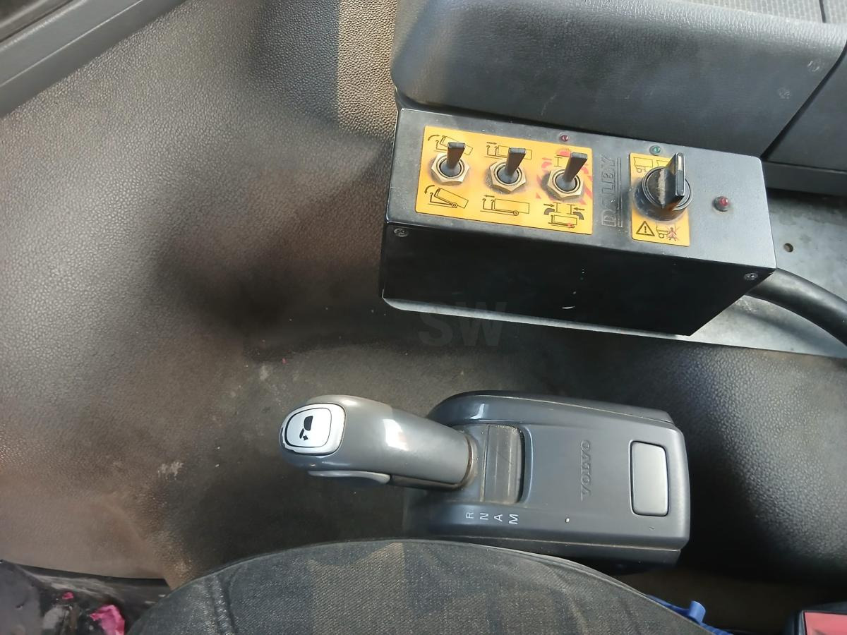 Camión multibasculante Volvo FMX 410