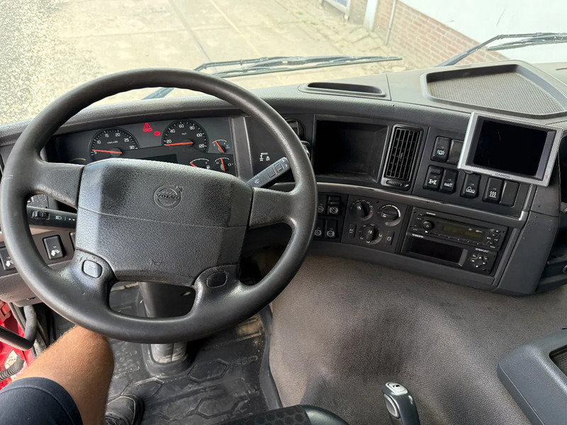 Camión multibasculante Volvo FMX 460 8X4 + PALFINGER 22 TON HOOKLIFT