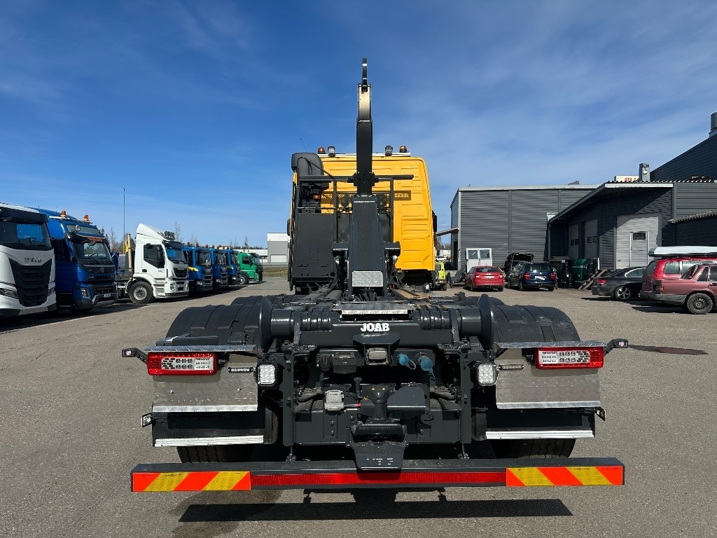 Camión multibasculante Volvo FMX 510