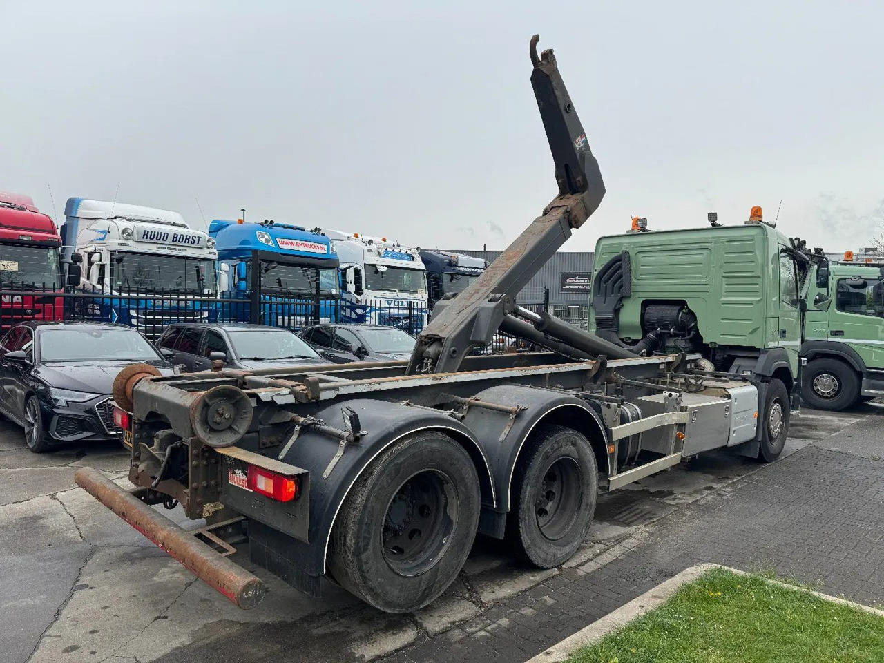 Camión multibasculante Volvo FM 370 6X2 EURO 6 VDL 21T HOOK