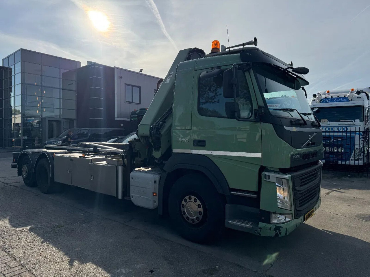 Camión multibasculante Volvo FM 370 6X2 VDL 21T + HIAB 211 + REMOTE CONTROL
