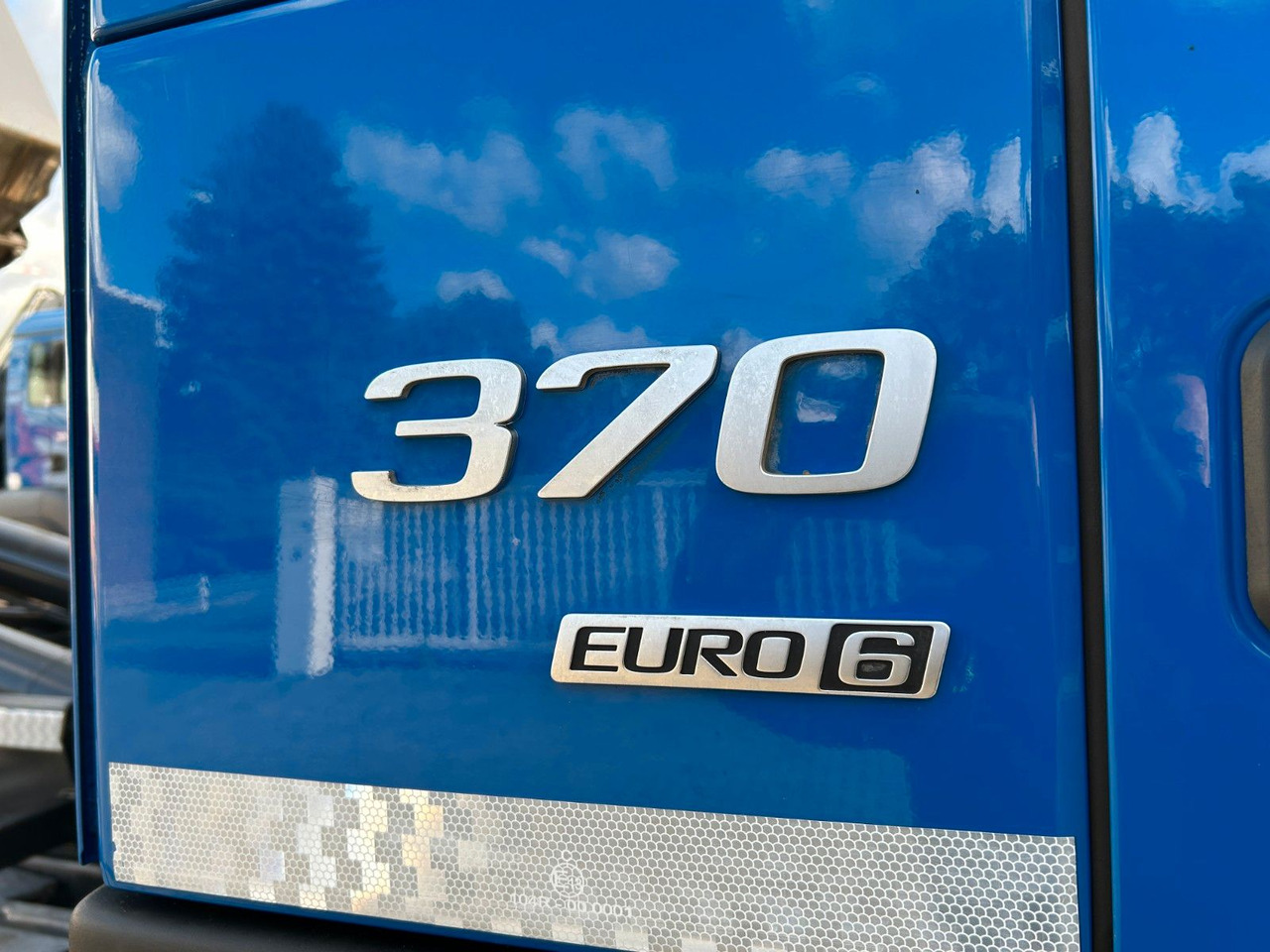 Camión multibasculante Volvo FM 370 VDL Abroller 4x2