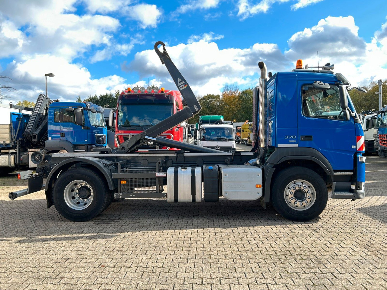 Camión multibasculante Volvo FM 370 VDL Abroller 4x2