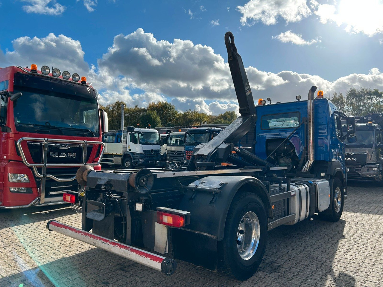 Camión multibasculante Volvo FM 370 VDL Abroller 4x2