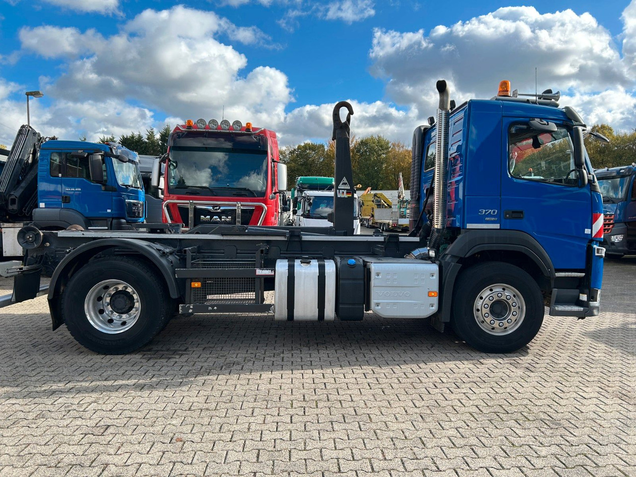 Camión multibasculante Volvo FM 370 VDL Abroller 4x2