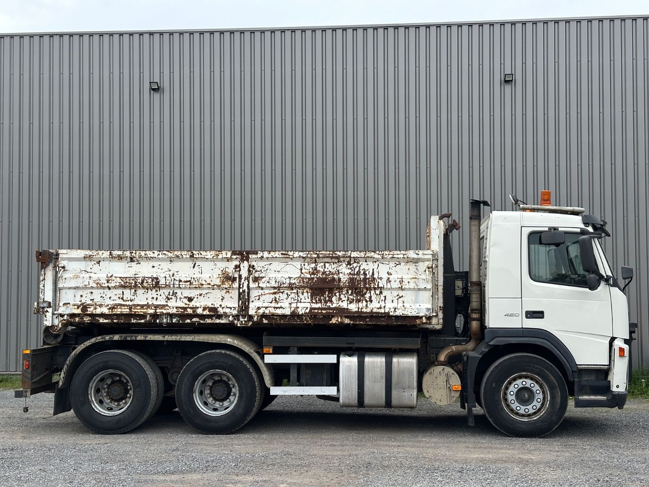 Camión multibasculante Volvo FM 420