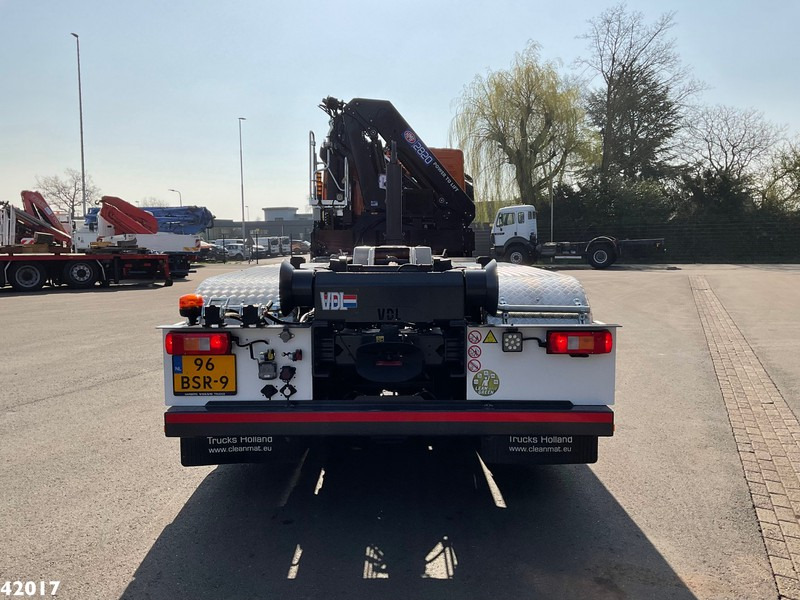 Camión multibasculante Volvo FM 420 8x2 HMF 28 Tonmeter laadkraan