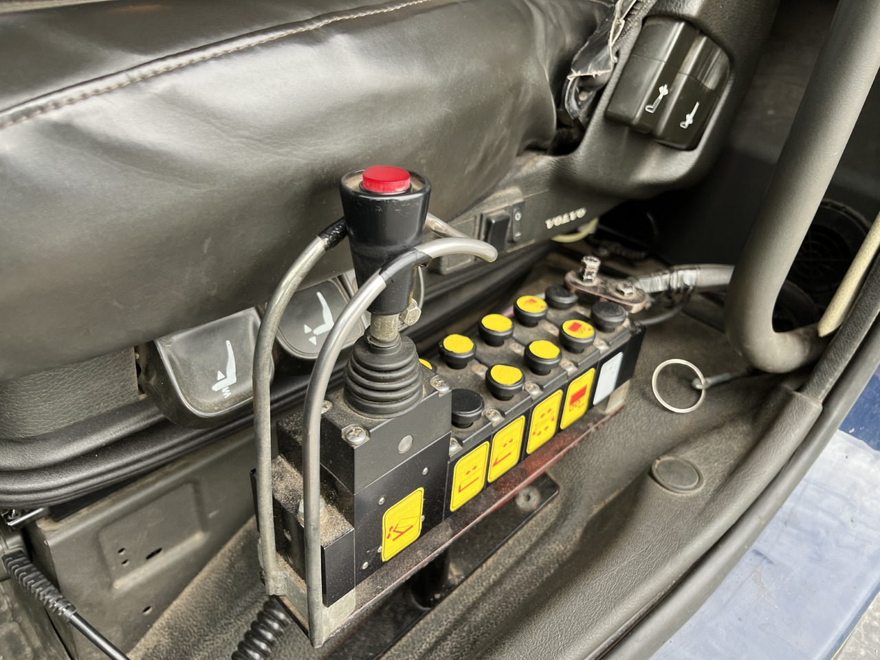 Camión multibasculante Volvo FM 500 8x4