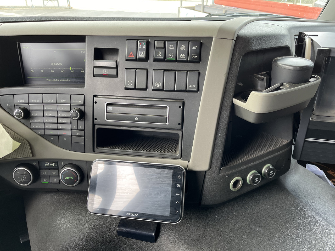 Camión multibasculante Volvo FM 500 8x4