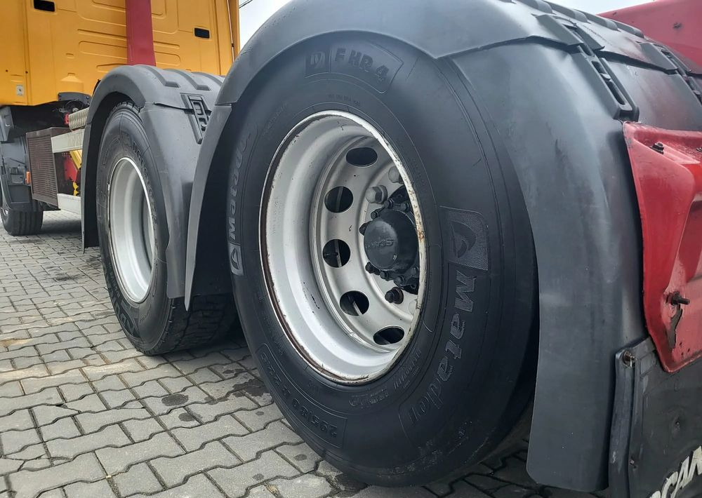 Camión multibasculante scania Scania B6X2
