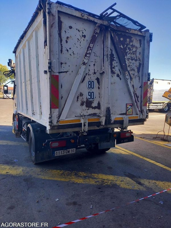 Camión volquete RENAULT MIDLUM 16T/BENNE -1113QW11