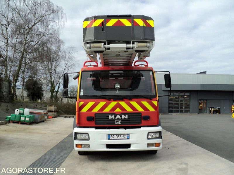Camión EPAS MAN LE 14 220 n° EQ-053-SD CAMIVA 30 M