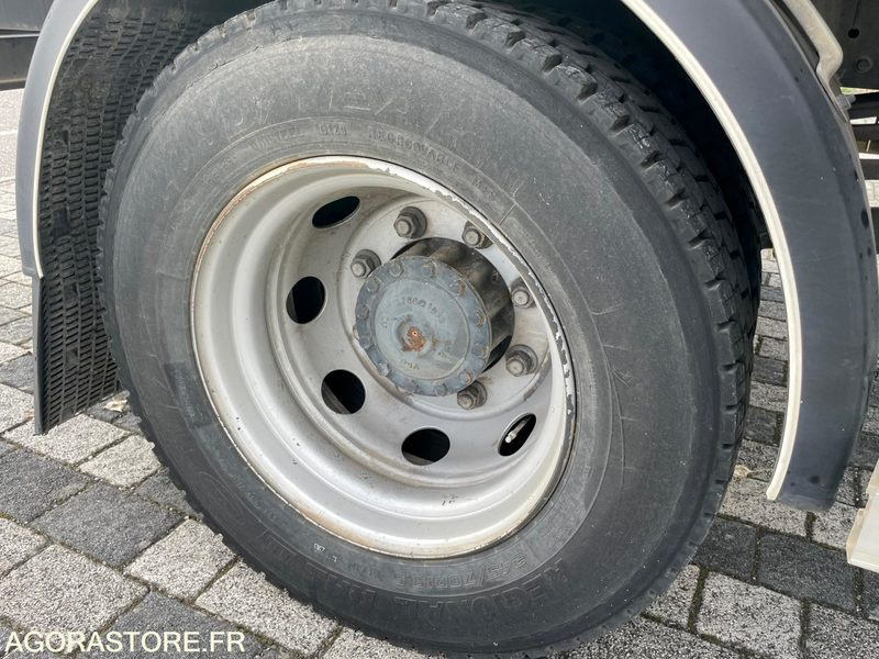 Camión IVECO EUROCARGO PLATEAU - 2015 - 295 000KM