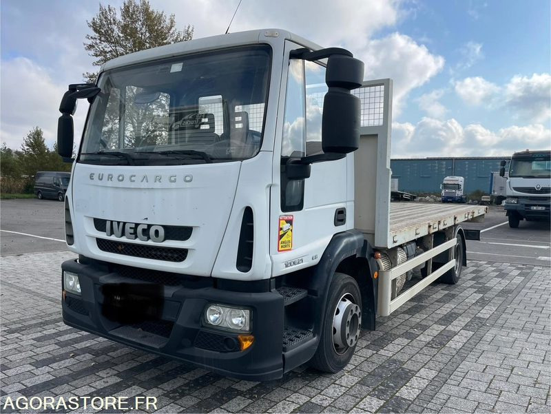 Camión IVECO EUROCARGO PLATEAU - 2015 - 295 000KM