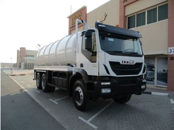 Camión cisterna para transporte de combustible IVECO TRAKKER 380: foto 1