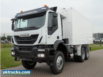 Camión frigorífico nuevo Iveco Trakker AD380T38H 6x4 Frigo truck: foto 1