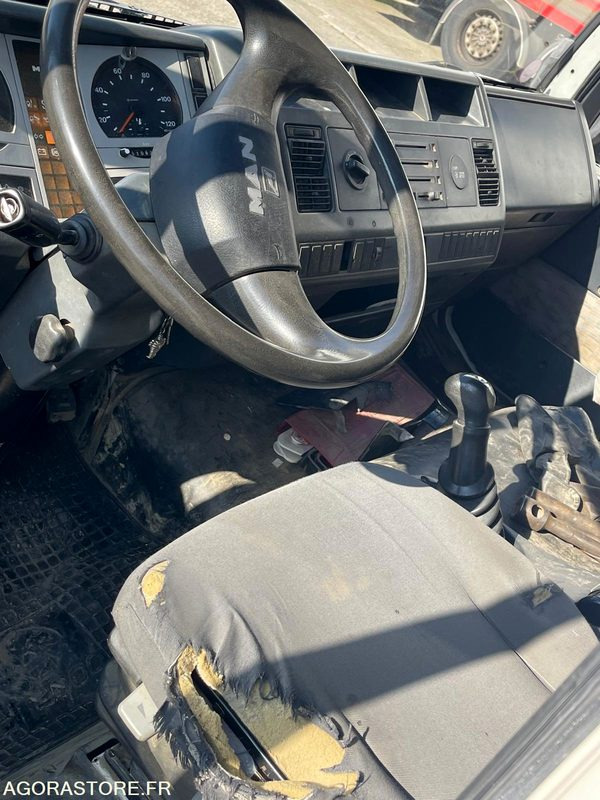 Camión MAN 9-153 - 1995 - 560 362 KMS
