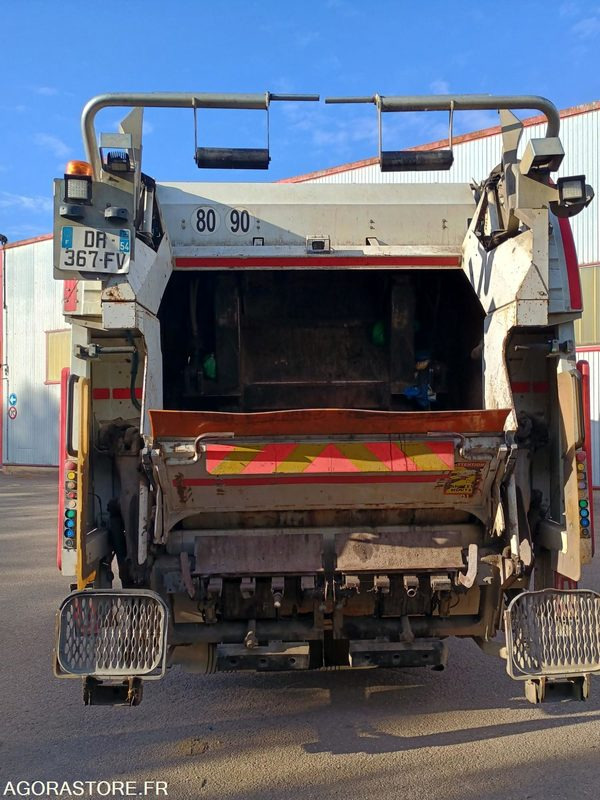 Camión MERCEDES 26T/BOM - IMMAT. DR367FV - 2015/  240 796 KM