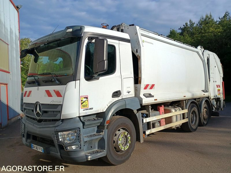 Camión MERCEDES 26T/BOM - IMMAT. DR367FV - 2015/  240 796 KM
