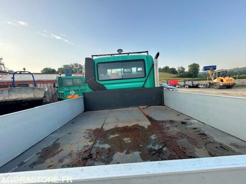 Camión MERCEDES UNIMOG U300C VERSION COMMUNALE 2000 97652 KM