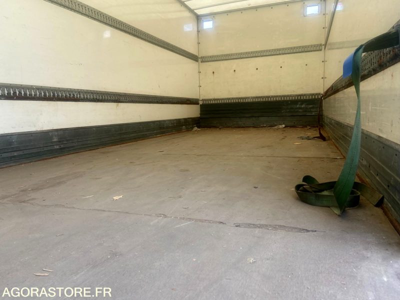 Camión PORTEUR FOURGON MAN TGM - 2018 - 220000 Kms