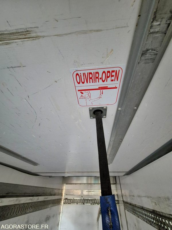 Camión Porteur Volvo frigo