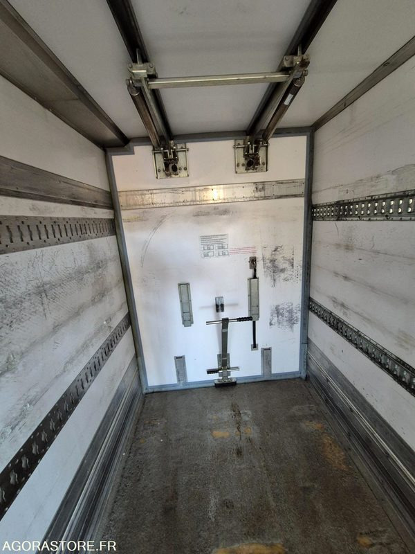 Camión Porteur Volvo frigo