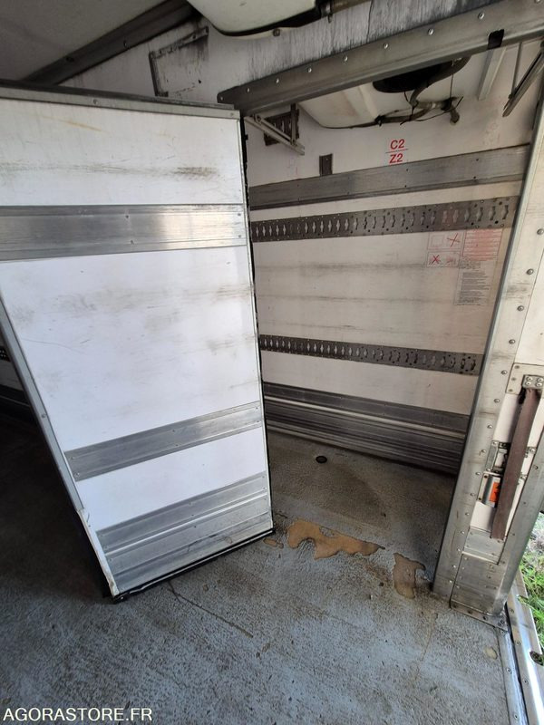 Camión Porteur Volvo frigo