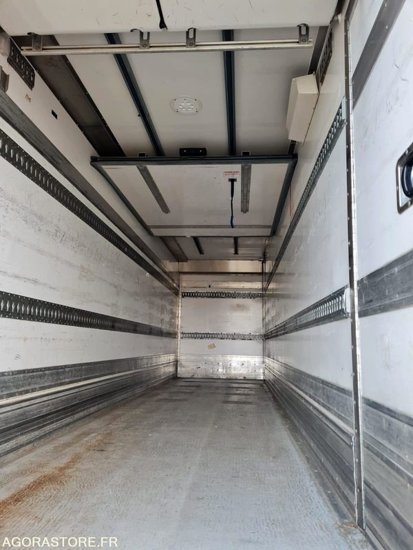 Camión Porteur Volvo frigo