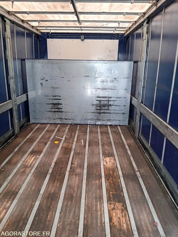Camión RENAULT DWIDE 320 BACHE DISTRIBUTION HUILES - 2017 - 557739 kms (2535)
