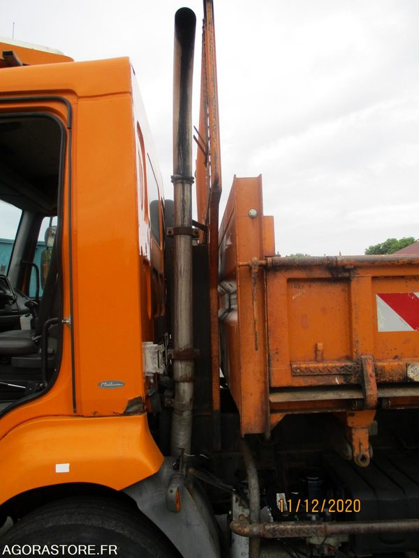 Camión RENAULT MIDLUM 22016C BENNE 2001