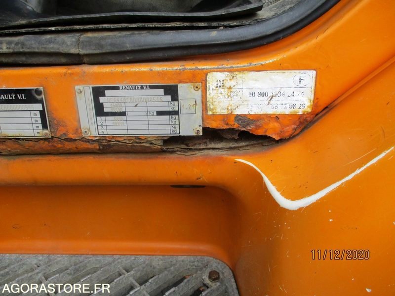 Camión RENAULT MIDLUM 22016C BENNE 2001