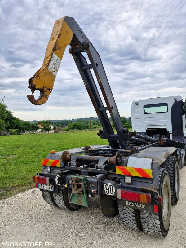 Camión RENAULT PREMIUM ampliroll 400 DCI remorquant avec bras GUIMA