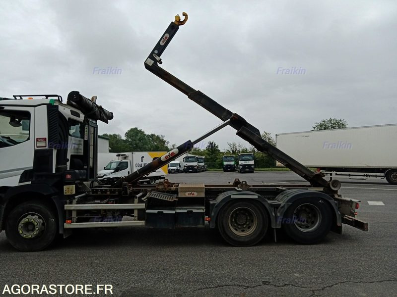 Camión RENAULT TRUCKS - C380 P6X2 E6 - 2017 / 536990 KM (ES151YM)