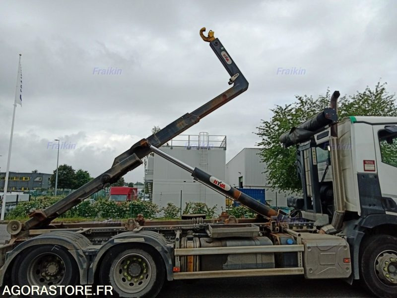 Camión RENAULT TRUCKS - C380 P6X2 E6 - 2017 / 536990 KM (ES151YM)