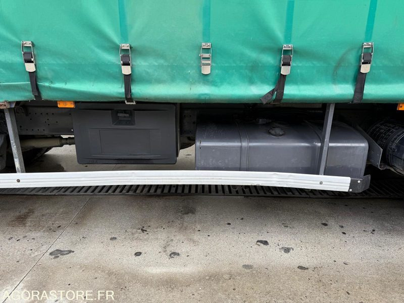 Camión Renault Premium porteur 4x2 270ch DCI