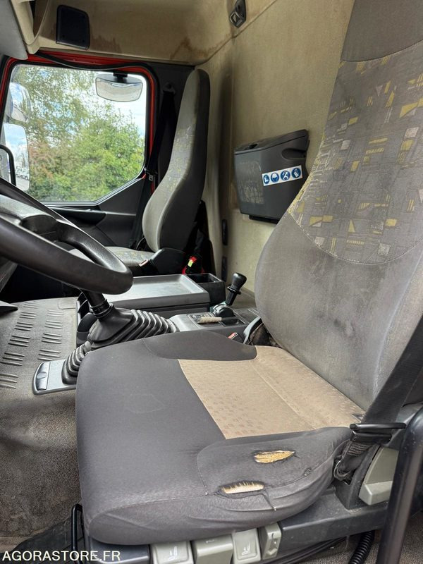 Camión Renault Premium porteur 4x2 270ch DCI
