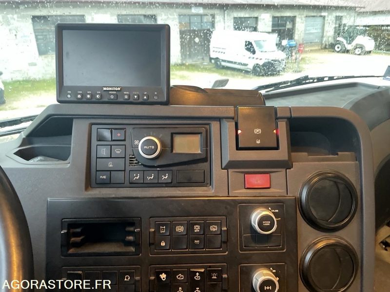 Camión Renault trucks C460 26T BENNE GRUE - 2014 - 347103 -DM941LF