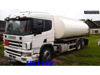 Camión cisterna para transporte de combustible SCANIA 114: foto 1