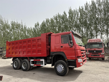 Camión volquete para transporte de silos SINOTRUK Howo Dump truck 371: foto 5