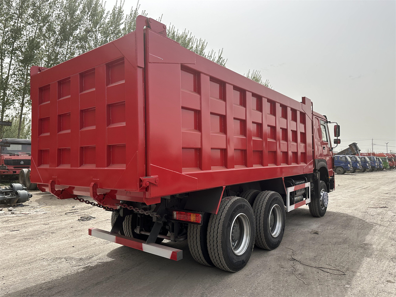 Camión volquete para transporte de silos SINOTRUK Howo Dump truck 371: foto 8