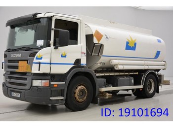 Camión cisterna para transporte de combustible Scania P230: foto 1