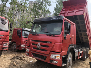Camión volquete para transporte de cemento Sinotruk Howo Dump truck: foto 1