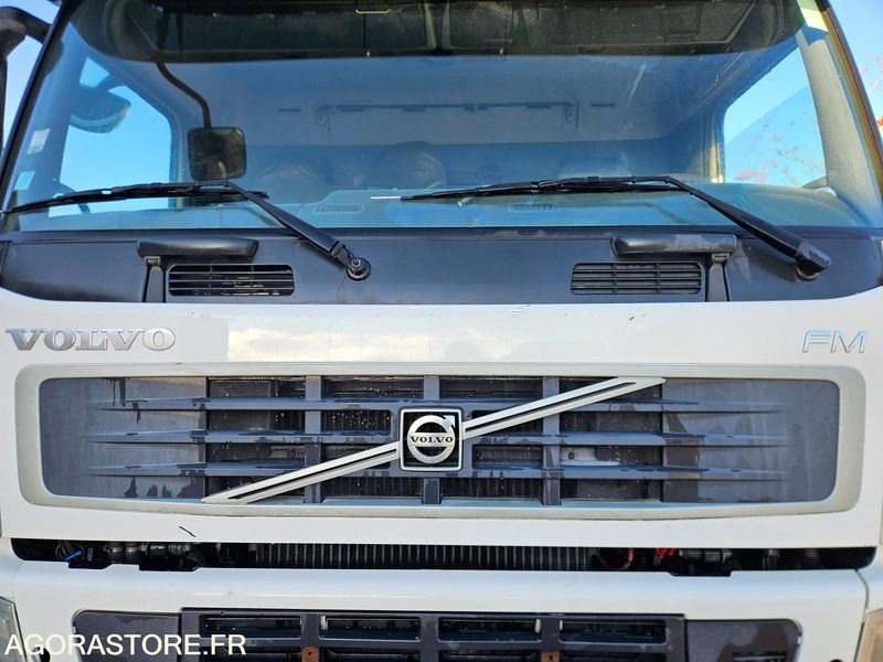 Camión VOLVO 6X2 POLYBENNE AMPLIROLL