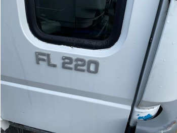 Camión cisterna para transporte de combustible Volvo FL 220: foto 3