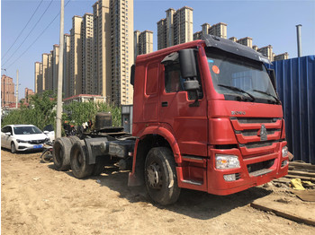Camión caja abierta para transporte de equipos pesados howo HOWO 371 Tractor: foto 1