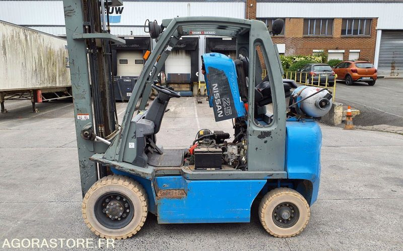 Carretilla elevadora Chariot élévateur frontal GAZ Nissan 2827 heures Triplex UD02A25PQ - 3F550