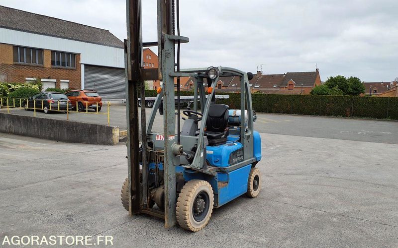 Carretilla elevadora Chariot élévateur frontal GAZ Nissan 2827 heures Triplex UD02A25PQ - 3F550