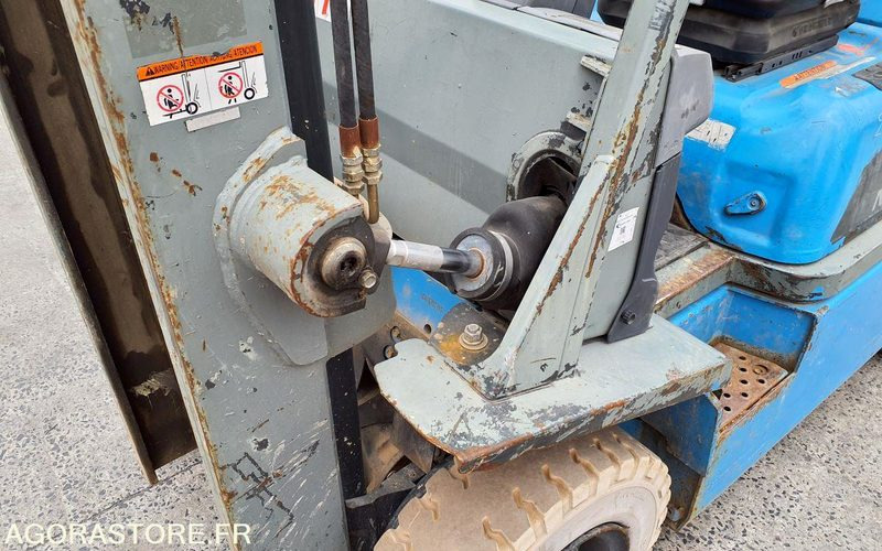 Carretilla elevadora Chariot élévateur frontal GAZ Nissan 2827 heures Triplex UD02A25PQ - 3F550